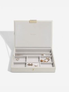 Eleganckie pudełko na biżuterię  kremowe